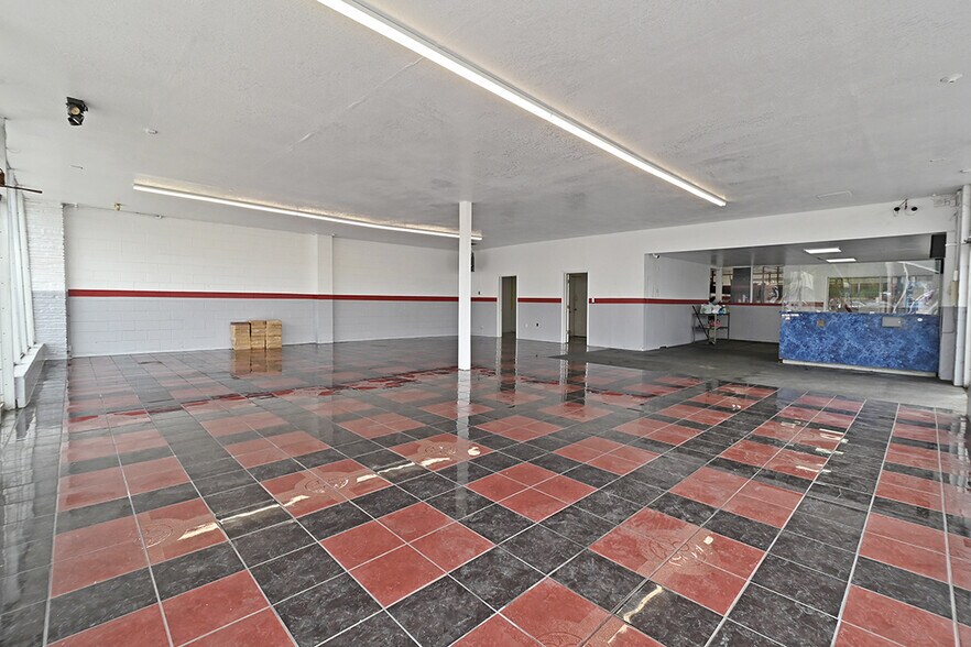 More Photos Of 21135 Mission Blvd, Hayward Auto Repair For Sale