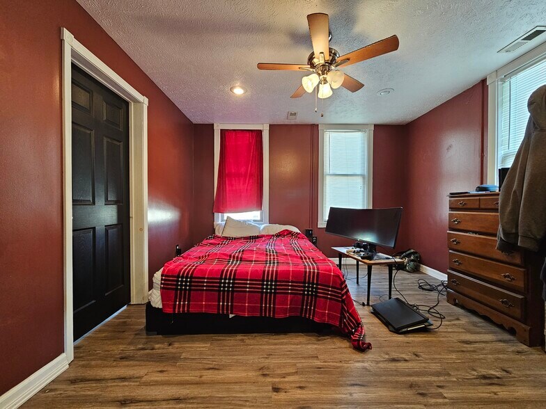 More Photos Of 219 Jefferson St, Fairmont Office Residential For Sale