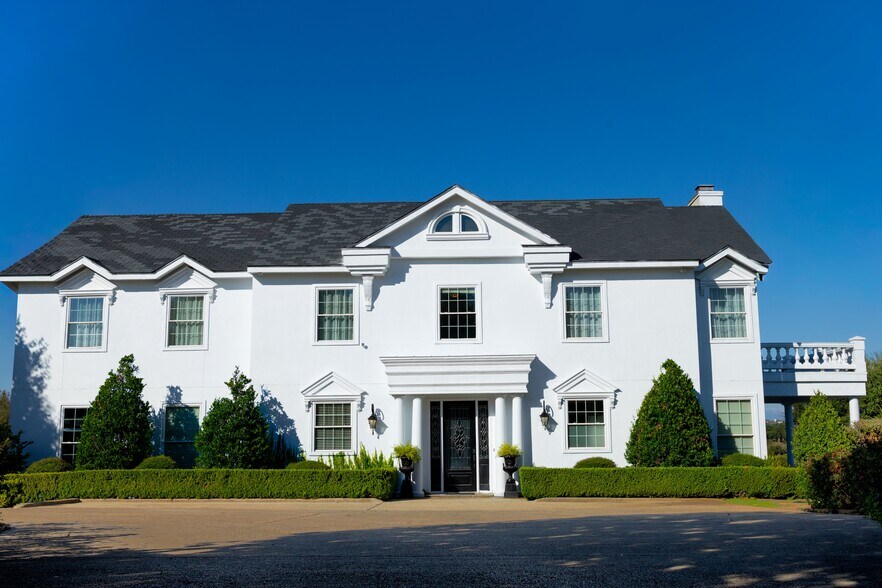 Primary Photo Of 1470 S Cranes Mill Rd, New Braunfels Lodge Meeting Hall For Sale