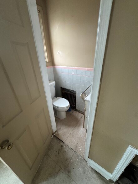 More Photos Of 2449 Shirley Ave, Baltimore Flex For Sale