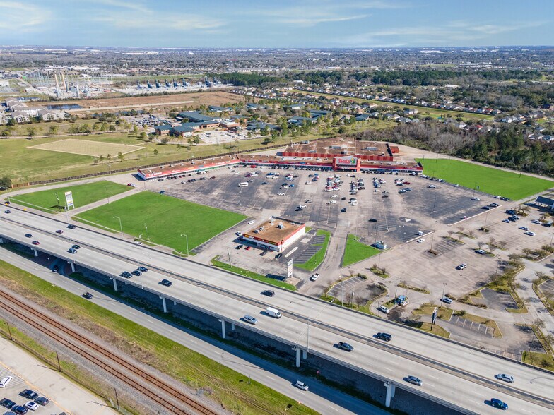 More Photos Of 12309-12367 S Main St, Houston Land For Lease