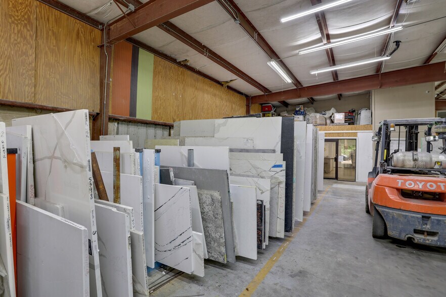 More Photos Of 1385 English St NW, Atlanta Warehouse For Sale