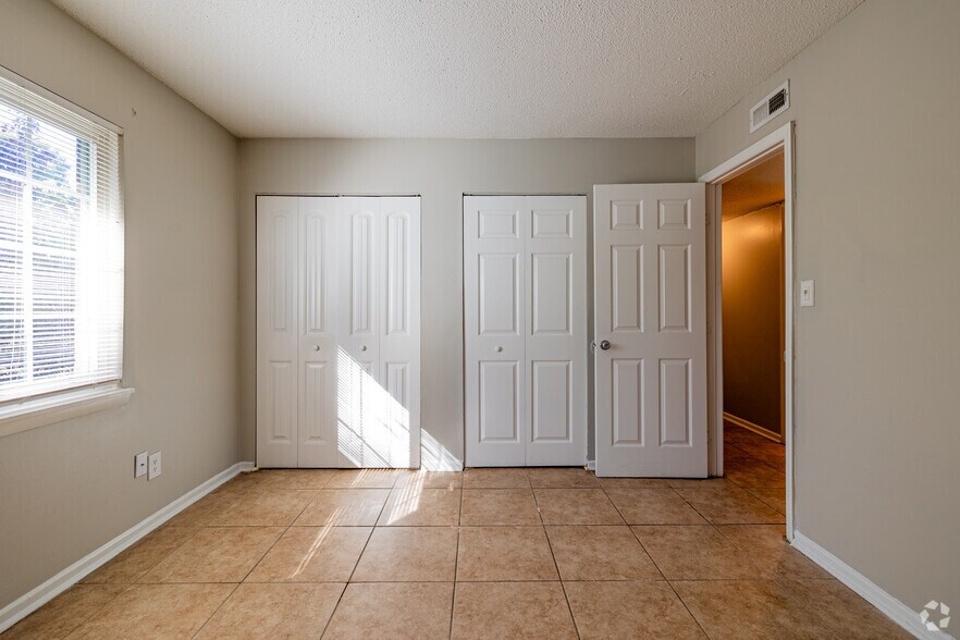 More Photos Of 1 Lakeside Rd, Greenville Apartments For Sale