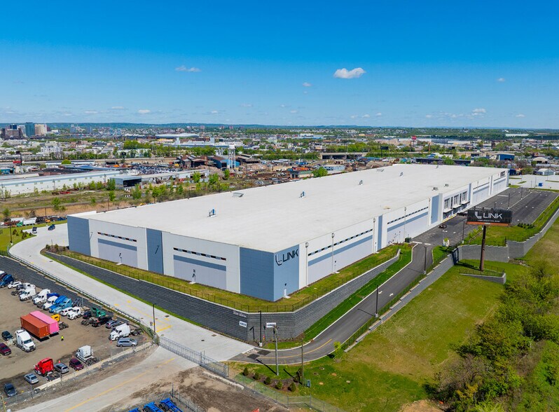 More Photos Of 105-161 Hyatt Ave, Newark Distribution For Lease