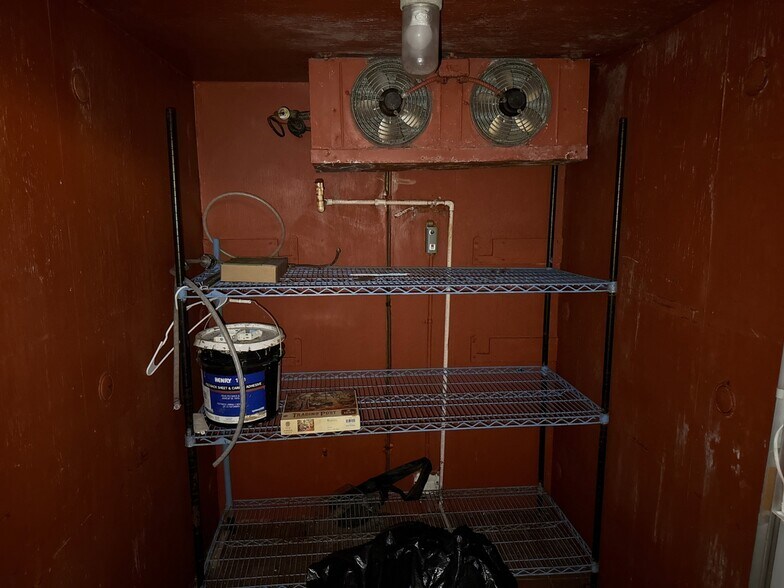 More Photos Of 520 W Broadway, Seminole Flex For Sale