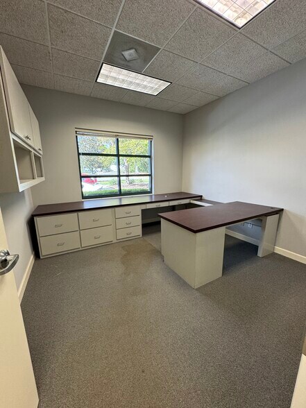 More Photos Of 3255 Industry Dr, Charleston Office For Sale