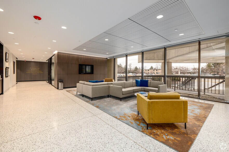 More Photos Of 2211-2215 S York Rd, Oak Brook Office For Lease