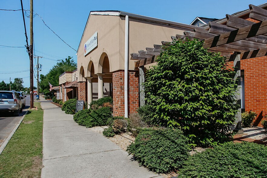 More Photos Of 670 SW Broad St, Southern Pines Office For Lease