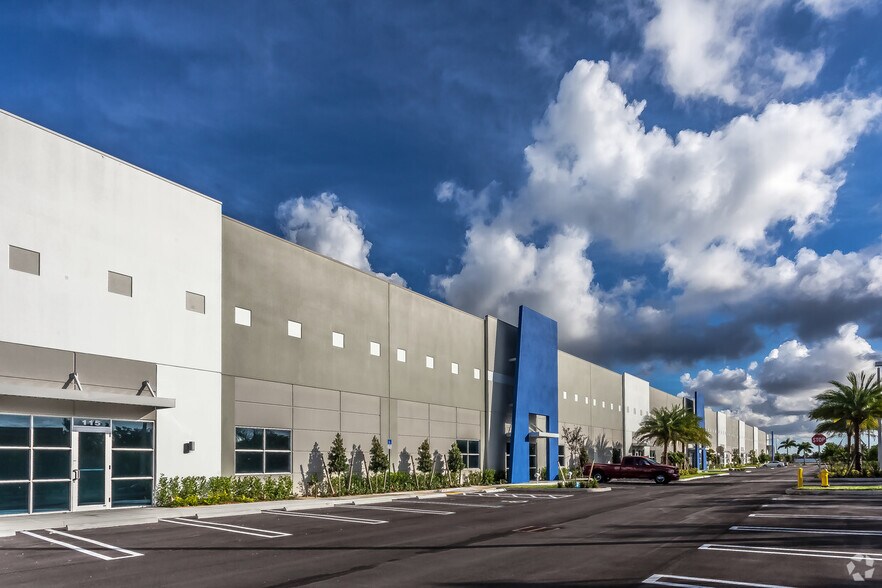 More Photos Of 14350 NW 56th Ct, Miami Warehouse For Lease