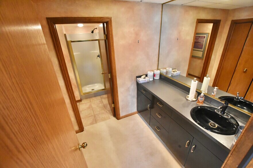 More Photos Of 277 E Carmel Dr, Carmel Medical For Lease