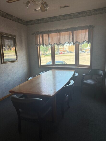 More Photos Of 121 E Broadway Blvd, Sedalia Office For Lease