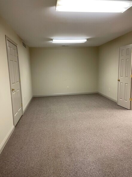 More Photos Of 102 Manor Ave, Bardstown Office For Sale