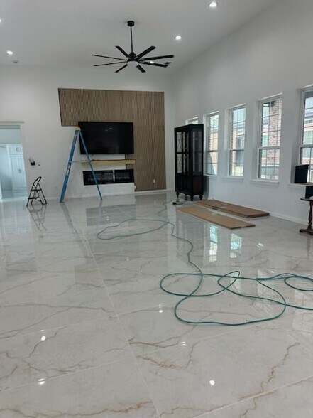 More Photos Of 703 E Oates Rd, Garland Unknown For Lease