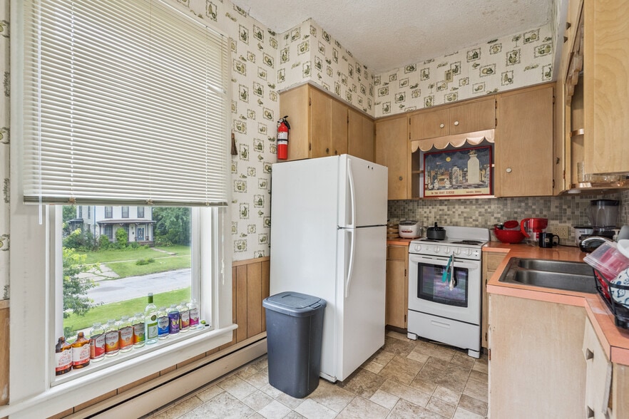 More Photos Of 920 High St, Grinnell Apartments For Sale