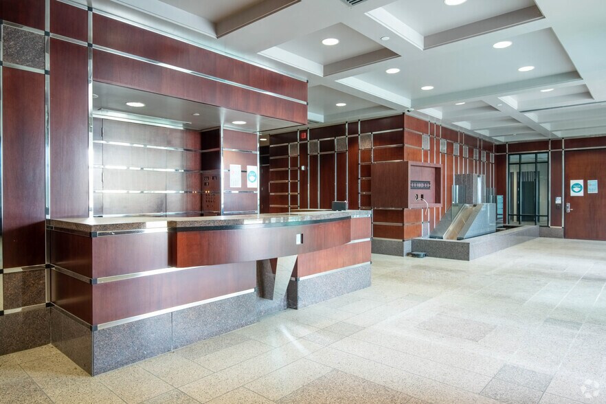 More Photos Of 4515 N River Blvd, Cedar Rapids Unknown For Lease