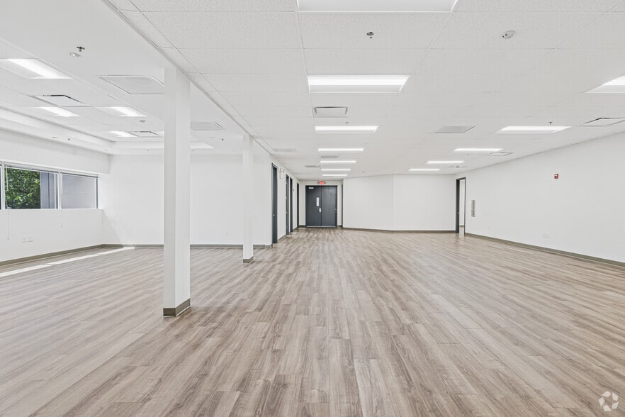 More Photos Of 25 Colony Rd, Jersey City Warehouse For Lease