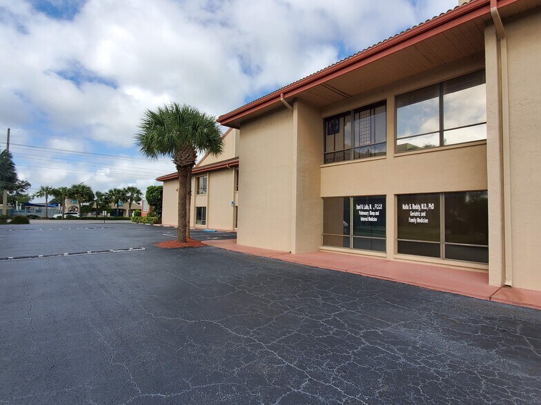 More Photos Of 923 Del Prado Blvd S, Cape Coral Medical For Sale