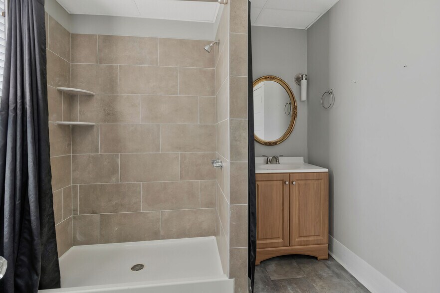 More Photos Of 131 Donelson Pike, Nashville Loft Creative Space For Sale