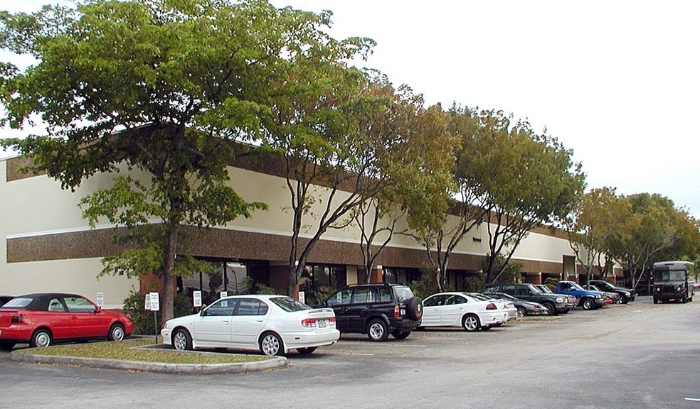 More Photos Of 3101-3129 N 29th Ave, Hollywood Showroom For Lease
