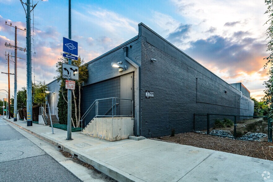 More Photos Of 12100 W Olympic Blvd, Los Angeles Unknown For Lease