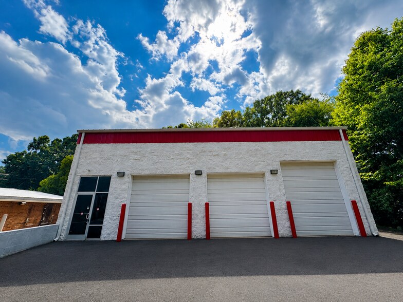 Primary Photo Of 8214 Moores Chapel Rd, Charlotte Showroom For Lease