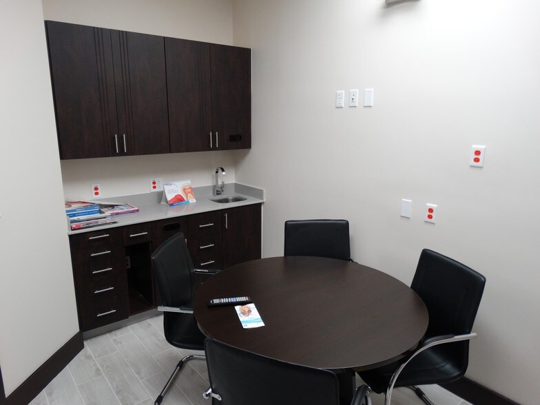 More Photos Of 6051-6095 W Commercial Blvd, Tamarac Medical For Sale