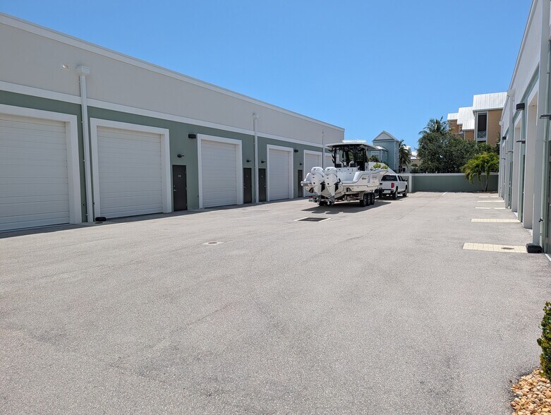 More Photos Of 4276 Bonita Beach Rd, Bonita Springs Self Storage For Sale