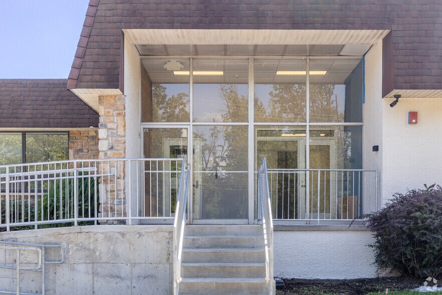 More Photos Of 2727 Philmont Ave, Huntingdon Valley Office For Lease