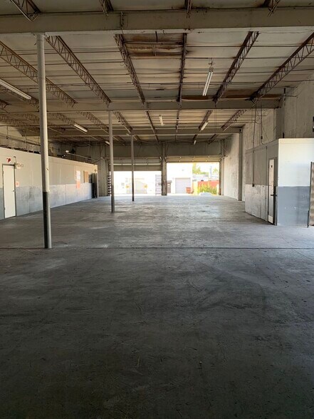 More Photos Of 2020 NE 153rd St, North Miami Beach Warehouse For Lease