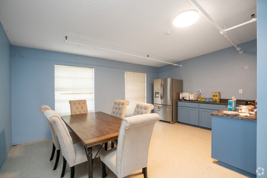 More Photos Of 1415 W Washington St, Brownsville Healthcare For Sale