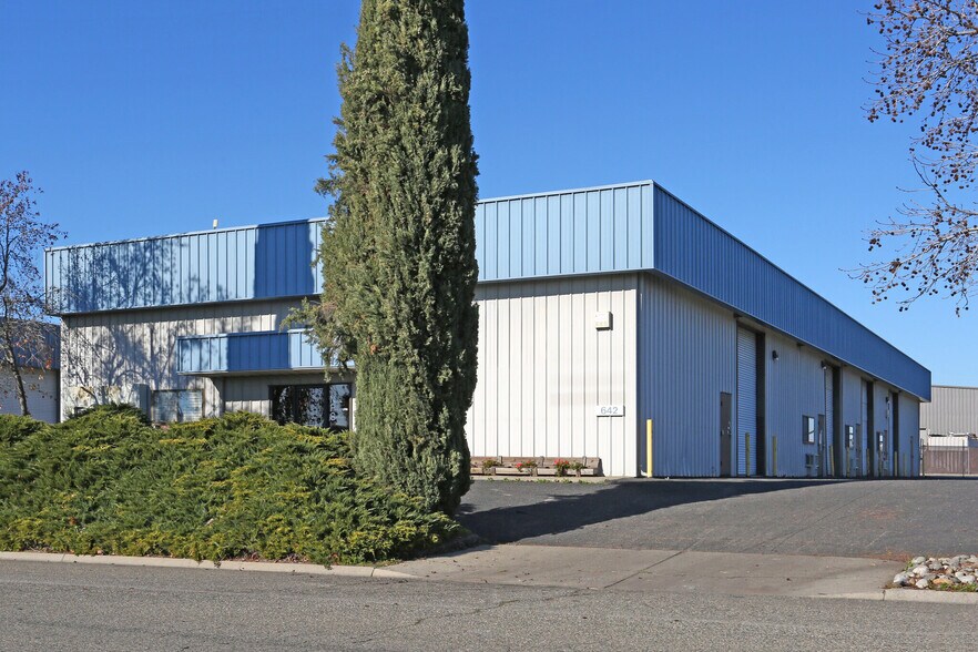 More Photos Of 628 Hi Tech Pky, Oakdale Warehouse For Lease