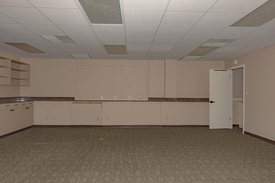 More Photos Of 1401 Applewood Dr, Dalton Medical For Lease