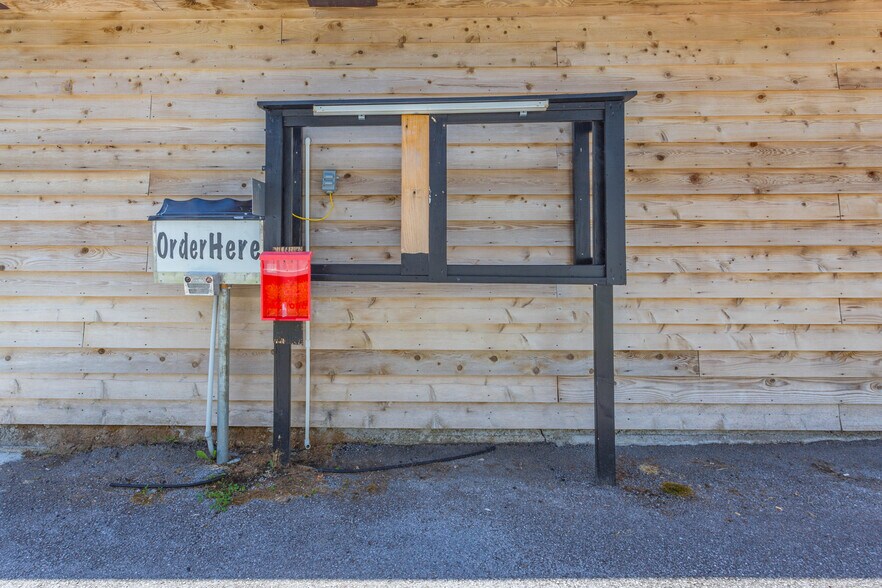 More Photos Of 505 W 9th St, Chickamauga Fast Food For Sale