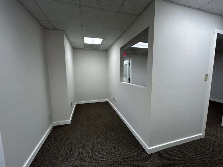 More Photos Of 6820 Roosevelt Ave, Middletown Medical For Lease