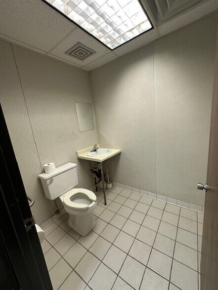 More Photos Of 1465 Cornell Rd, Howard Warehouse For Sale