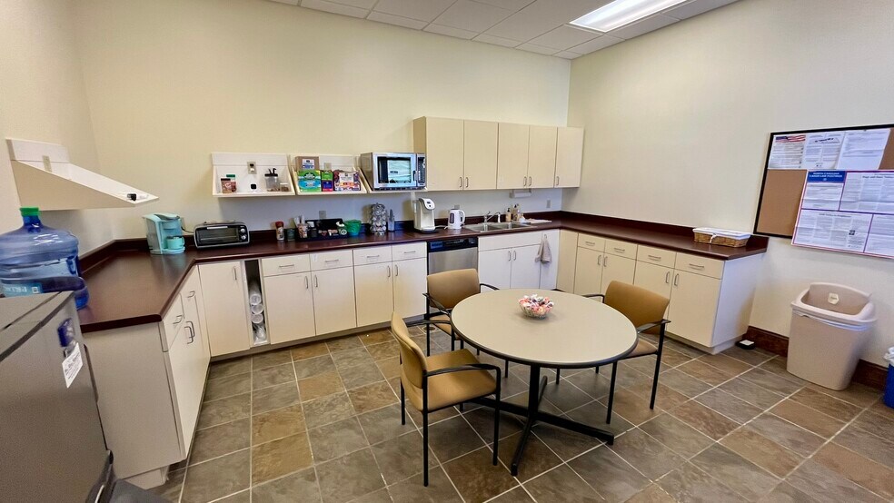 More Photos Of 125 N Lakeshore Dr, Lake Junaluska Office For Lease