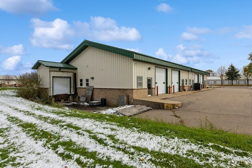 More Photos Of 114 Thomas Cir, Monticello Warehouse For Lease
