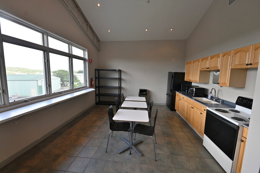 More Photos Of 116 Kestrel Dr, Spring Branch Loft Creative Space For Lease