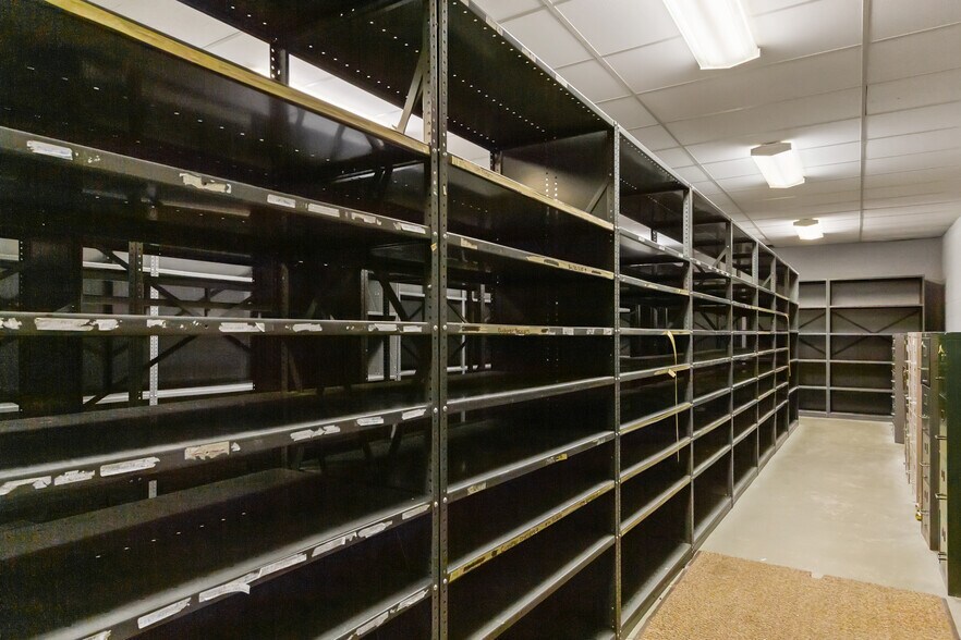 More Photos Of 17 1st Ave SW, Minot Bank For Sale