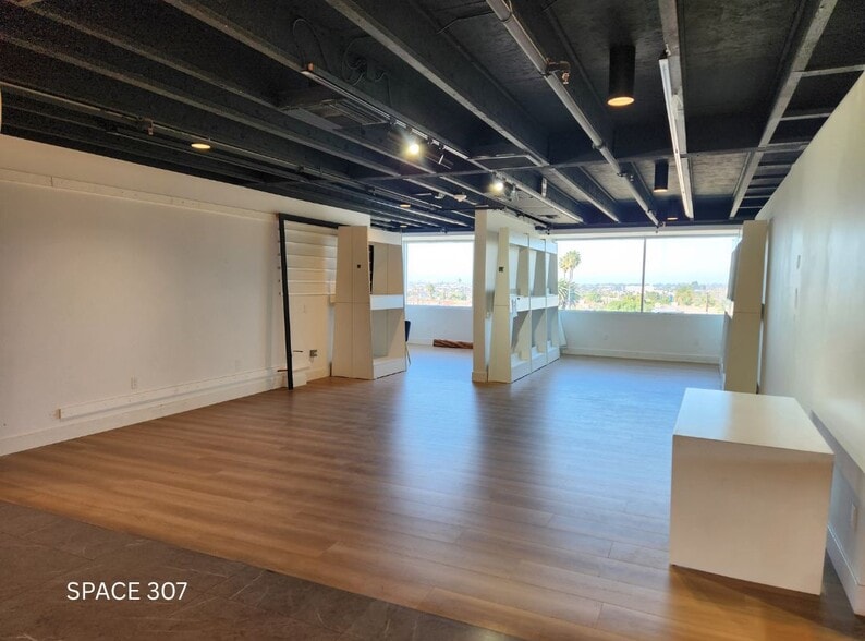 More Photos Of 2413 Pacific Coast Hwy, Lomita General Retail For Lease