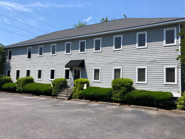 More Photos Of 790 Johnnie Dodds Blvd, Mount Pleasant Medical For Lease