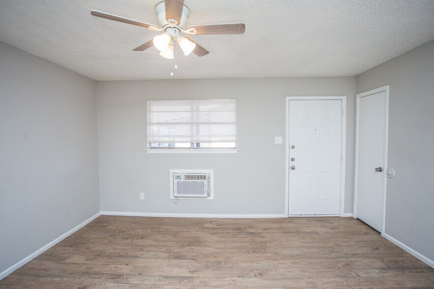 More Photos Of 7410 Quaker Ave, Lubbock Apartments For Sale