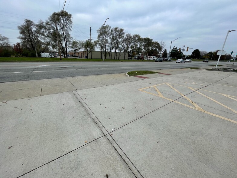 More Photos Of 421 S Addison Rd, Addison Storefront Retail Office For Lease