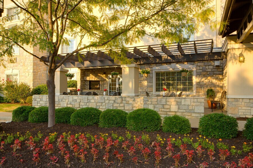 More Photos Of 3100 SE 14th St, Bentonville Hotel For Sale