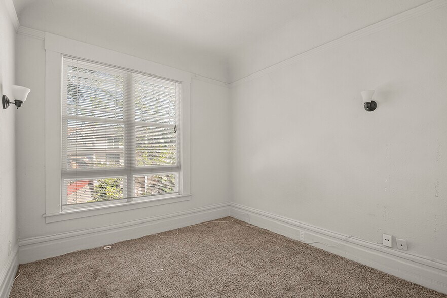 More Photos Of 322 Athol Ave, Oakland Multifamily For Sale