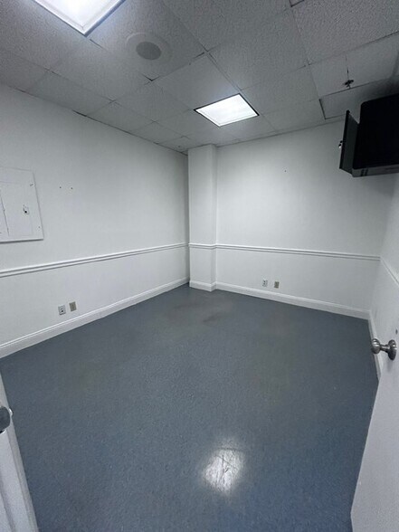 More Photos Of 900 W 49th St, Hialeah Medical For Lease