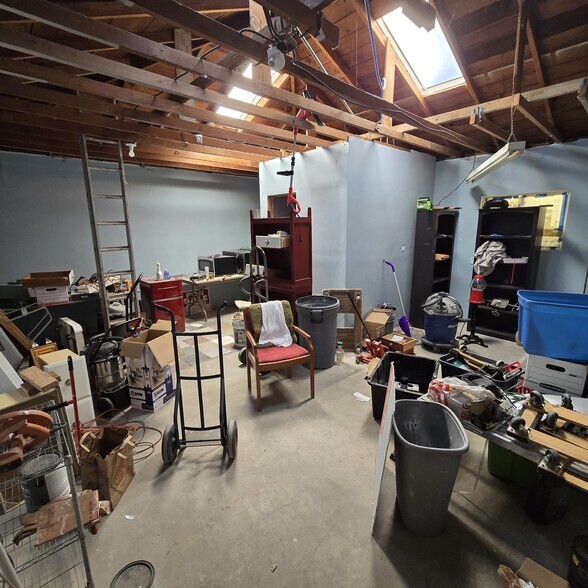 More Photos Of 15709 Bellflower Blvd, Bellflower General Retail For Sale