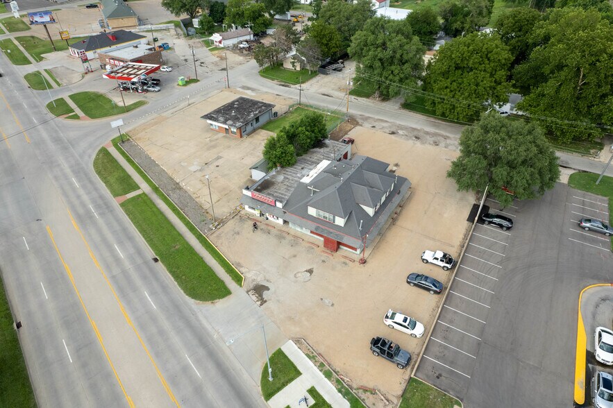 More Photos Of 1834 NW Topeka Blvd, Topeka General Retail For Sale