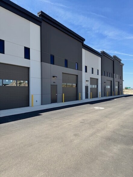 More Photos Of 2200 E Chisholm Dr, Nampa Showroom For Lease