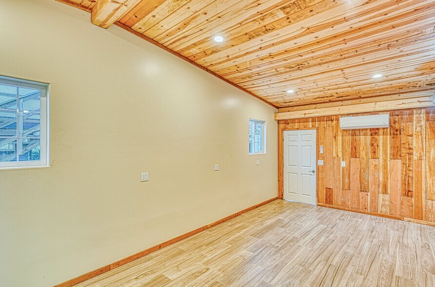 More Photos Of 7550 Sandholdt Rd, Moss Landing Warehouse For Sale